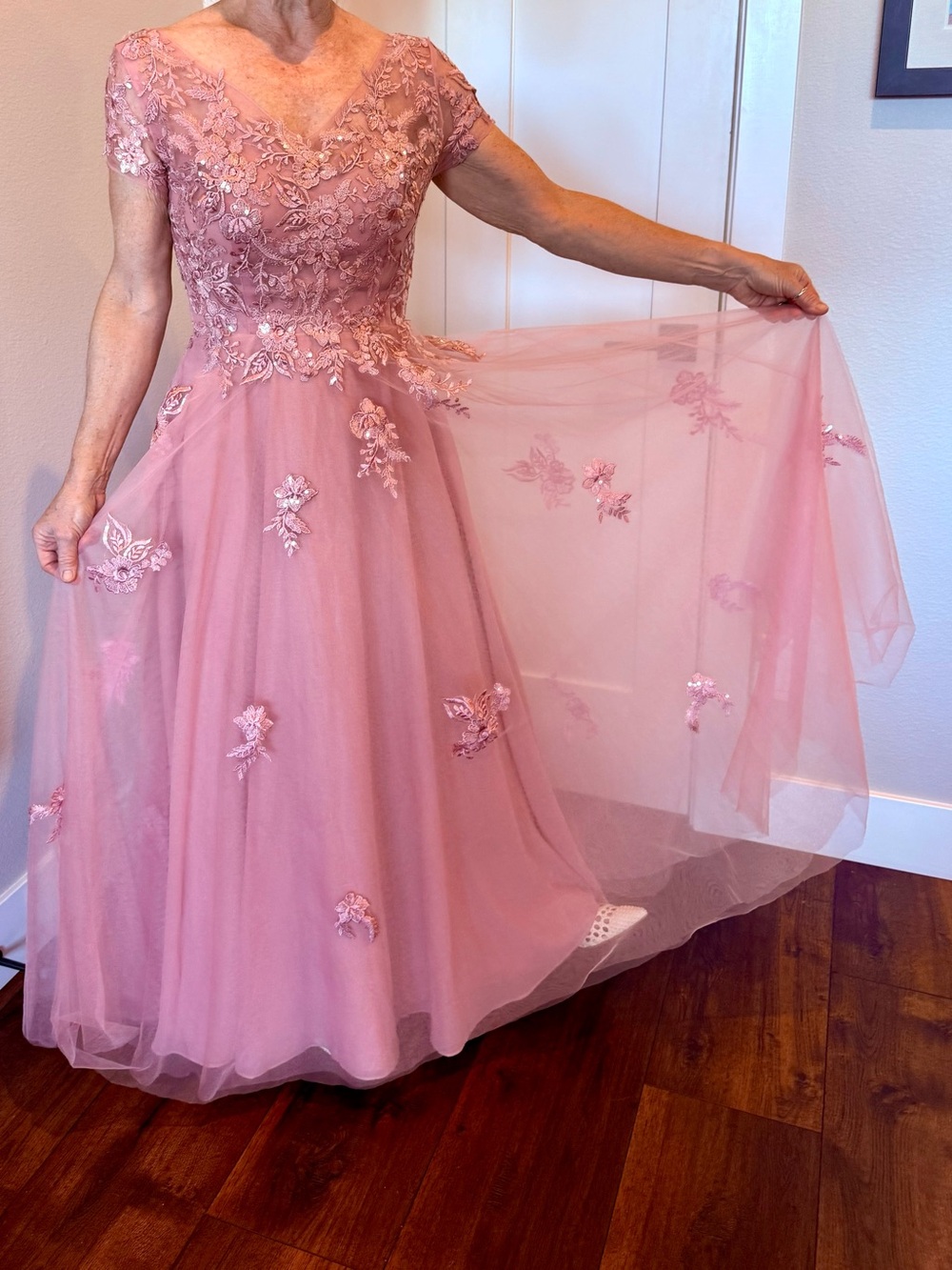 NWT Formal Gown, Mauve Floral Applique’ Lace & Tulle Floor Length V-Neck Dress - Picture 1 of 13